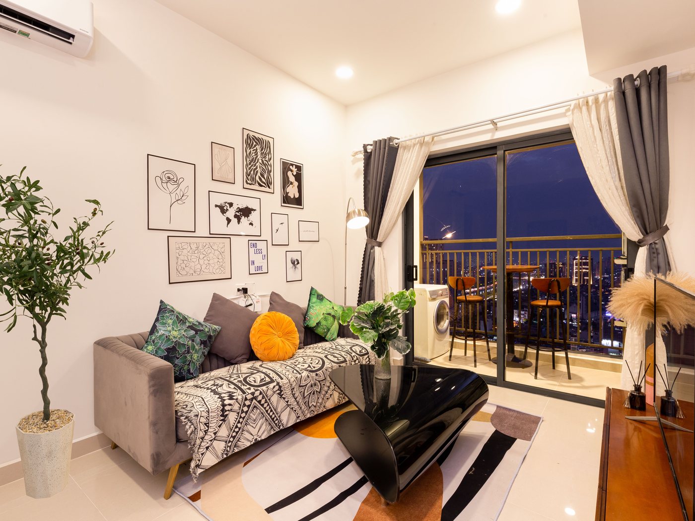 Phòng khách căn 3 phòng ngủ Soho Residence