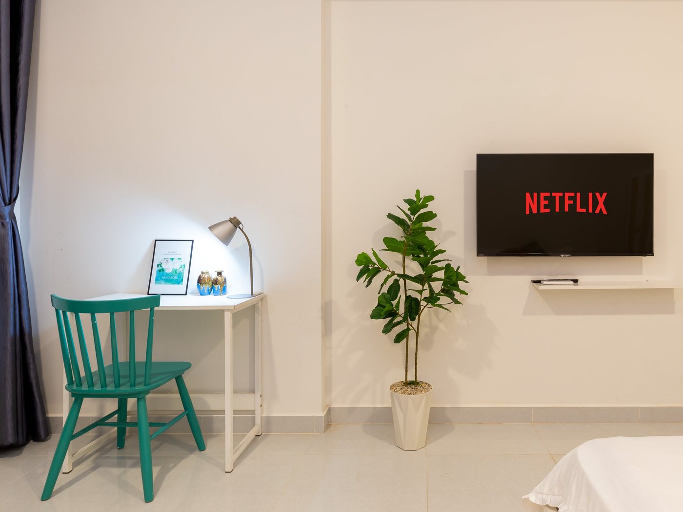 Góc làm việc trong căn Studio Soho Residence